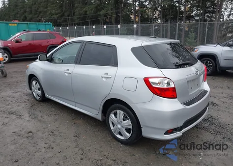 2011 Toyota Matrix z USA, uszkodzony, nr VIN 2T1KU4EE3BC661135
